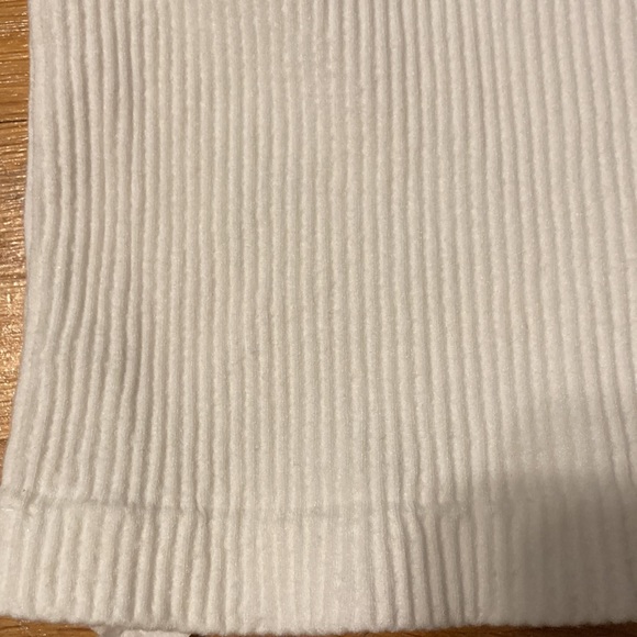 *last chance* The Post | Women’s white ribbed crop tank top - Picture 9 of 12